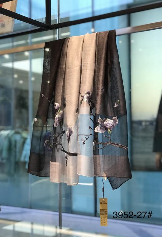 优品堂“桃花情缘”真丝羊毛刺绣长围巾 商品图2