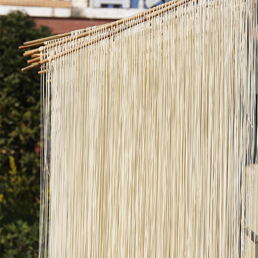 热卖！【贡面】深夜食堂，常山一绝，千年手艺，下锅一分钟就能吃，细腻爽滑，一碗时代传承的手作面,因其细长的不断，又被我们叫做“长寿面”，一般办寿宴也是必不可少的，口感是很细腻的，也可以给宝宝做辅食！ 商品图2