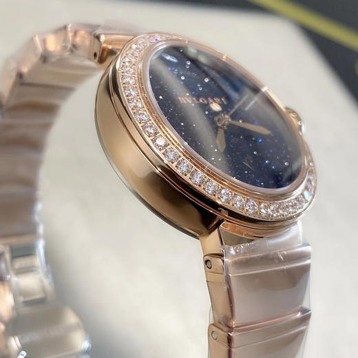宝格丽LVCEA系列zui新款出货，zui特别之处是采用蓝晶沙Aventurine制作表盘，搭配华丽的镶钻表圈 商品图3