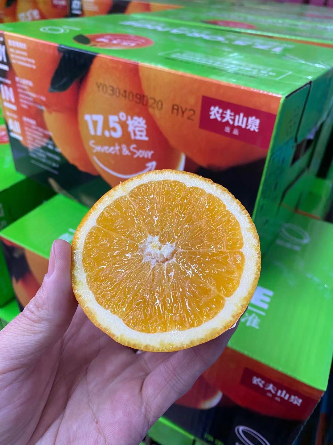 周四取货：【农夫山泉17.5橙】一箱毛重6斤左右，超甜超水！橙香浓郁！满满VC！