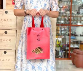 新会陈皮｜茶坑古树陈皮（2016年）正宗新会茶坑古树陈皮，皮色红褐瓤色黄红，油室饱满，清香果香药香馥郁，开汤茶色金黄明亮，滋味清甜细软，喉感清凉舒适。入药和百方，入膳和百味，和茶煮饮保健多（包装随机）