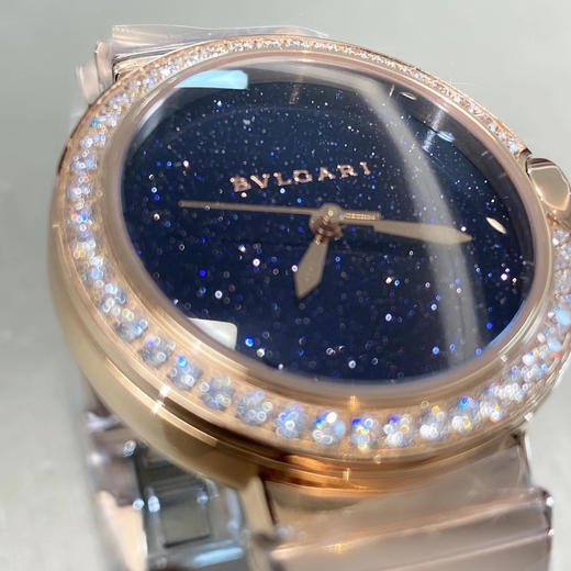 宝格丽LVCEA系列zui新款出货，zui特别之处是采用蓝晶沙Aventurine制作表盘，搭配华丽的镶钻表圈 商品图5