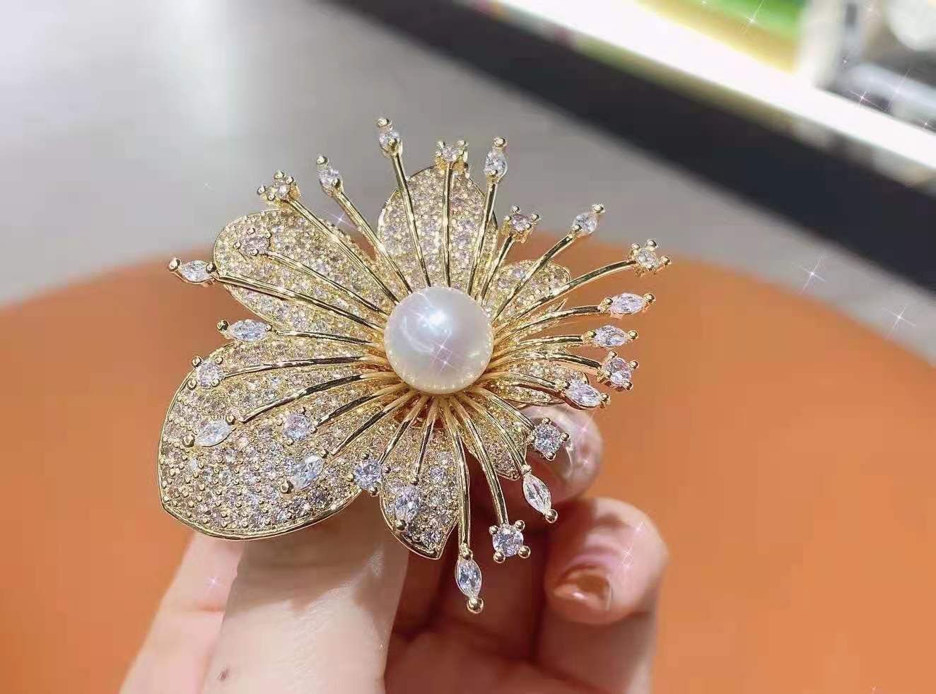 高端立体天然珍珠花朵胸针