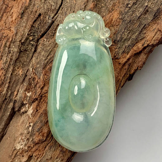 派瑞翡翠 翡翠挂件 糯种 淡绿色 商品图0