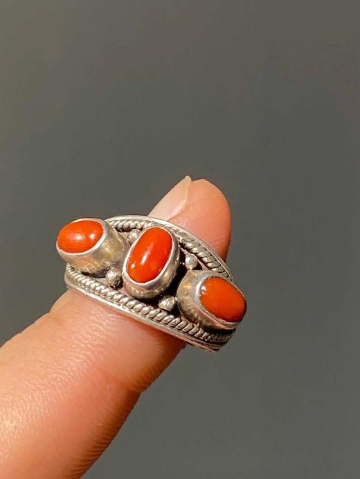 天然红珊瑚镶錾刻银戒指， 顺丰包邮 商品图3