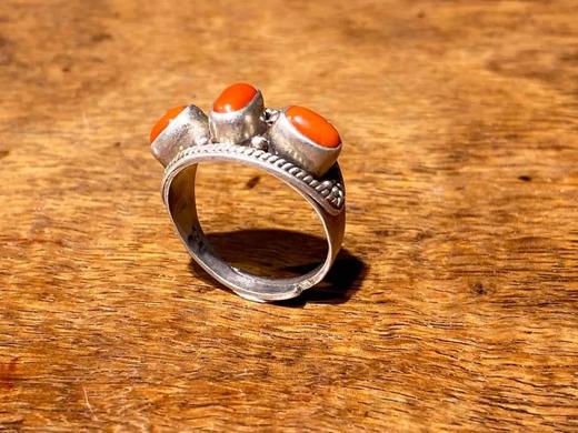 天然红珊瑚镶錾刻银戒指， 顺丰包邮 商品图8