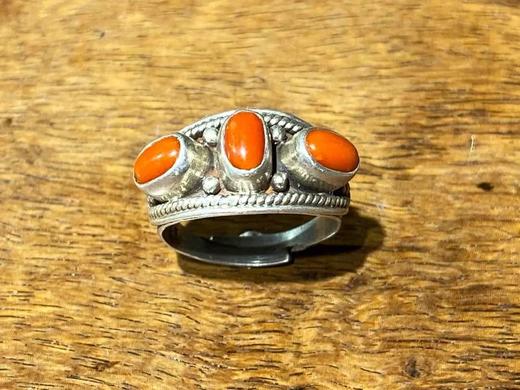 天然红珊瑚镶錾刻银戒指， 顺丰包邮 商品图9