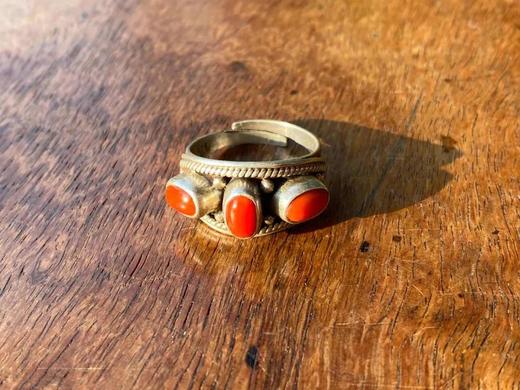 天然红珊瑚镶錾刻银戒指， 顺丰包邮 商品图7