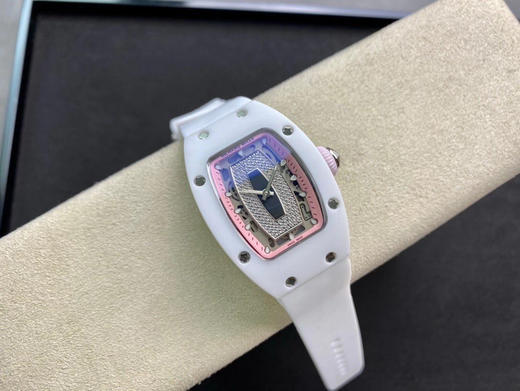 理查德RM07 红唇💋·纯手工打磨，陶瓷壳套，做工看得到！！陶瓷女表 表径31mm·原装进口机械机芯·折叠扣·蓝宝石水晶玻璃 也有RM37选 商品图4