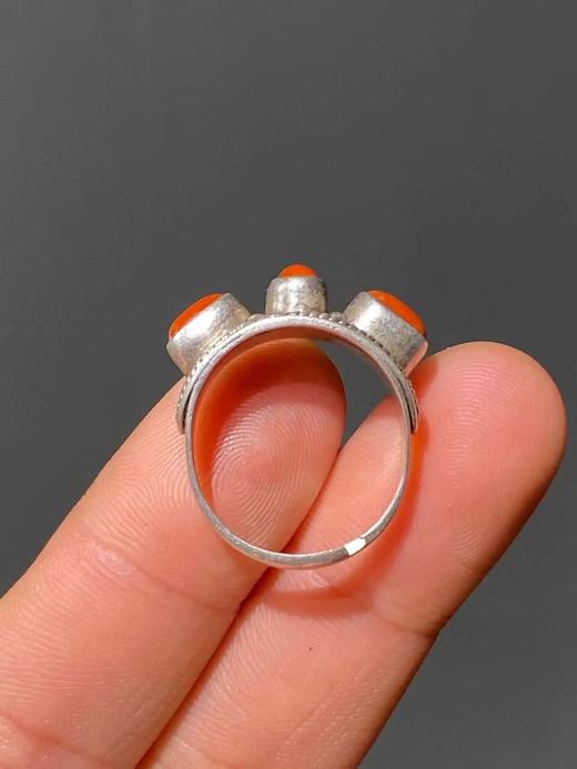 天然红珊瑚镶錾刻银戒指， 顺丰包邮 商品图2