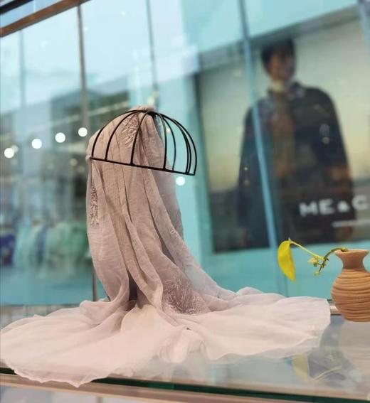 优品堂“云淡风轻”真丝纤维混纺百搭时尚披肩围巾两用丝巾 商品图4