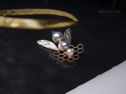 “蜜语芳踪”18K金海水珍珠蜜蜂胸针 商品图2