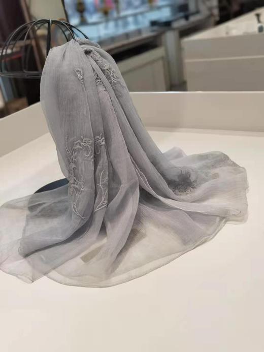 优品堂“云淡风轻”真丝纤维混纺百搭时尚披肩围巾两用丝巾 商品图7