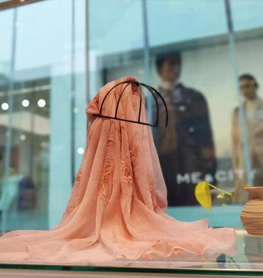 优品堂“云淡风轻”真丝纤维混纺百搭时尚披肩围巾两用丝巾 商品图5