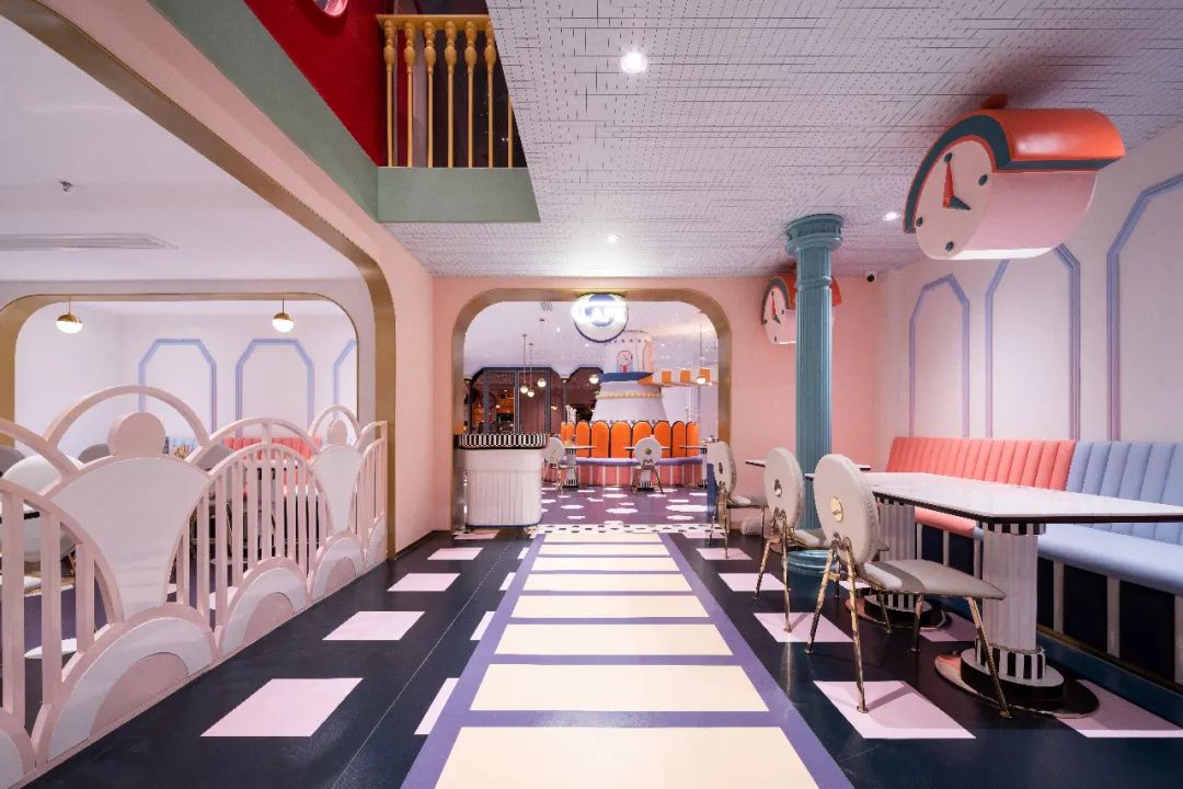 4000 奇幻童话王国震撼新开 原价398元 次 超值优惠 399元 2次 赠3张30元餐饮券 598元 3次 每次2大1 小入场 周末节假日通用 B