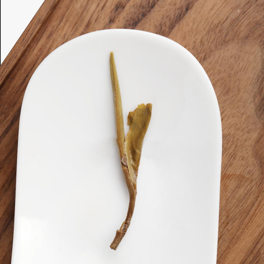 珍藏品2017年白牡丹 福鼎白茶  357g/饼  成箱规格：4提共28饼 商品图3