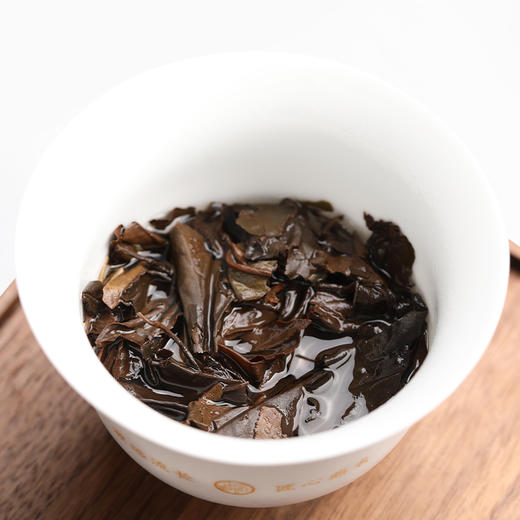 珍藏品2017年寿眉 福鼎白茶   357g/饼  成箱规格：4提共28饼 商品图2