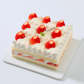 【草莓魔方】 当季红颜草莓饱满多汁，搭配绵密奶油与轻盈蛋糕胚，清甜细腻（高州）