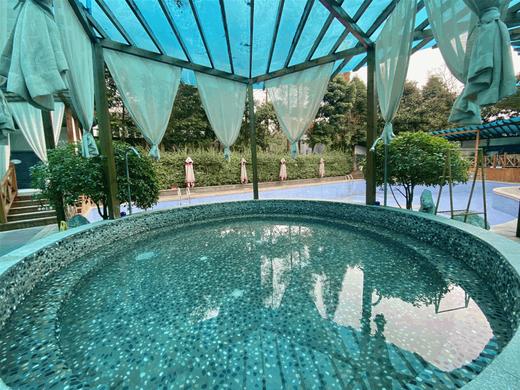 青城山度假【云栖温泉度假酒👍店】周末不加价！298元起抢高级房+早+温泉+桑拿+汉服体验···戏水温泉间，坐拥林鲜氧~ 商品图3