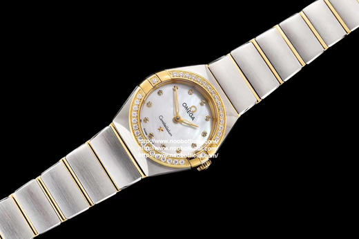 【璀璨星空，女神同款】GF厂 欧米茄 第五代星⁠座⁠系⁠列 25mm 瑞士石英女士腕表。整表经过了精致⁠的打磨处理⁠，表链的横向拉丝璀璨耀眼（白！亮！美！不是所有的不锈钢都叫精钢！） 商品图8