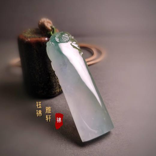 翡翠老三彩 福在眼前 章形挂件 商品图1