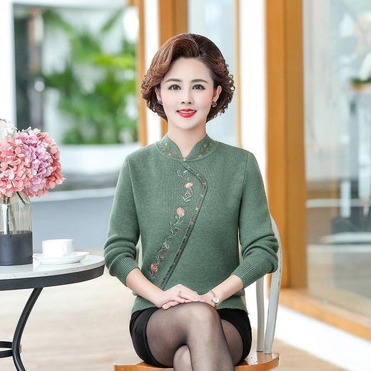 KFE-9819优雅复古显瘦钉珠加绒打底衫 商品图1