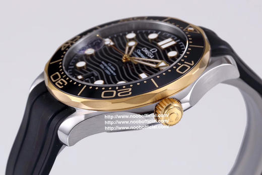 VS欧miga海马300M间金，选对版本很重要。VS版本和z品在12点位外圈口带有贵金属印记：AU750 、狗头标 、天平秤 、欧logo，可以看是否有这个印记区分出是VS/市面版本，做工精良打磨精细 商品图3