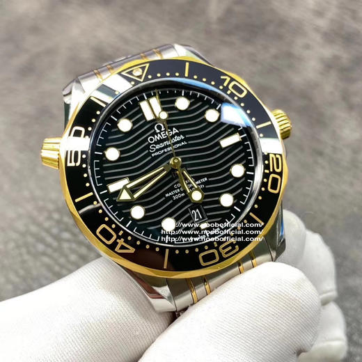 VS欧miga海马300M间金，选对版本很重要。VS版本和z品在12点位外圈口带有贵金属印记：AU750 、狗头标 、天平秤 、欧logo，可以看是否有这个印记区分出是VS/市面版本 商品图3