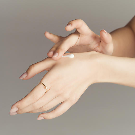  YIN隐  瘾-微醺香槟金箔护手霜 商品图4