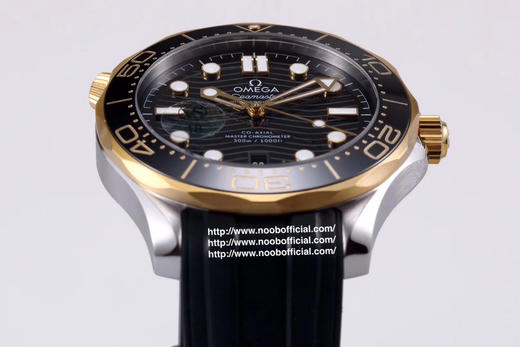 VS欧miga海马300M间金，选对版本很重要。VS版本和z品在12点位外圈口带有贵金属印记：AU750 、狗头标 、天平秤 、欧logo，可以看是否有这个印记区分出是VS/市面版本，做工精良打磨精细 商品图7