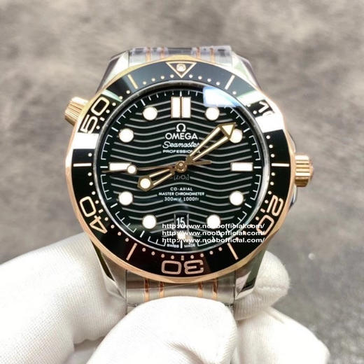 VS欧米茄海马300M间金，选对版本很重要。VS版本和正品在12点位外圈口带有贵金属印记：AU750 、狗头标 、天平秤 、欧logo➕正品原版开模的精品中的精品，无破绽版本❕❕❕ 商品图10