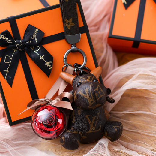 牛气冲天-牛年特定永生花钥匙链包挂 商品图1