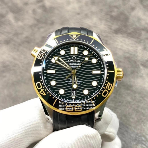 VS欧miga海马300M间金，选对版本很重要。VS版本和z品在12点位外圈口带有贵金属印记：AU750 、狗头标 、天平秤 、欧logo，可以看是否有这个印记区分出是VS/市面版本，做工精良打磨精细 商品图13