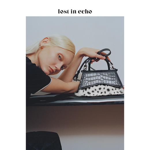 lost in echo小号巴雷特拼皮草斜挎/手提包黑色 商品图0