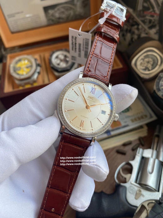 V7厂七星怒荐佳作之女款柏涛菲诺 极致典雅 为行业再添一款 女表1.V7厂女款波涛菲诺，系行业同款唯一敢于呈现真假对比评测的版本，修正市面现有版本的所有不足，其结构以及细节均按原装逐一复制 商品图14