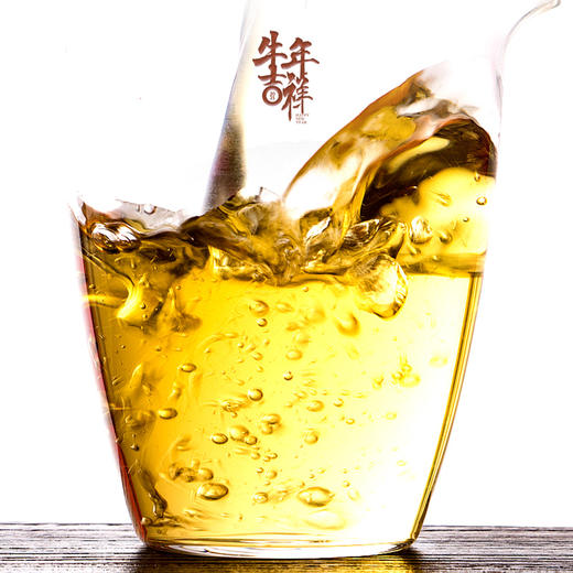 吉顺号 牛年生肖生茶 云南普洱茶饼2021年茶叶357g 商品图3