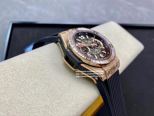 HB 经典宇舶HUBLOT —BigBang大爆炸计时码表
❶表壳采用高密度精钢增加机械厚重，搭配真正的陶瓷圈口（非市面电镀黑）设计感爆炸 商品图1