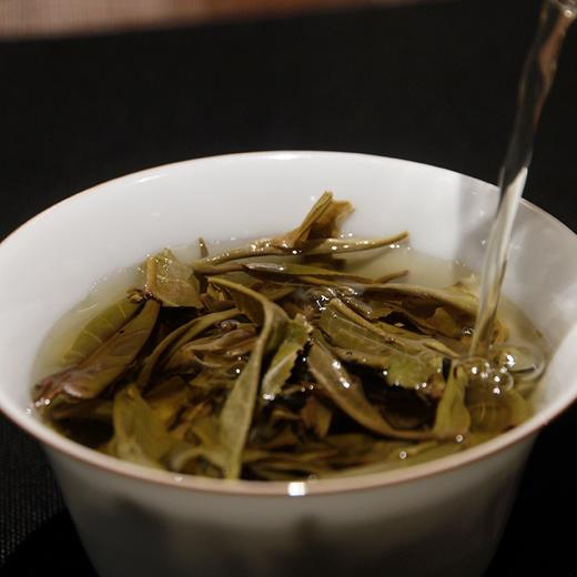 【天月古树茶】2017年老班章档案古树普洱茶生茶铁饼 200g 商品图2