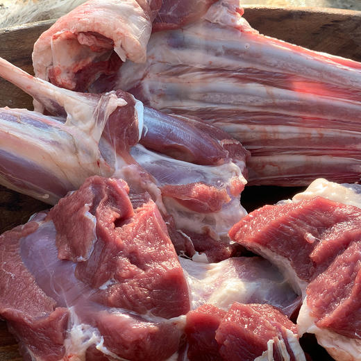 顺丰包邮，正常发货！新疆尉犁罗布塔河小羔羊肉 • 走戈壁、喝雪水、吃碱草 • 不膻不腻，清水炖都好吃 商品图8