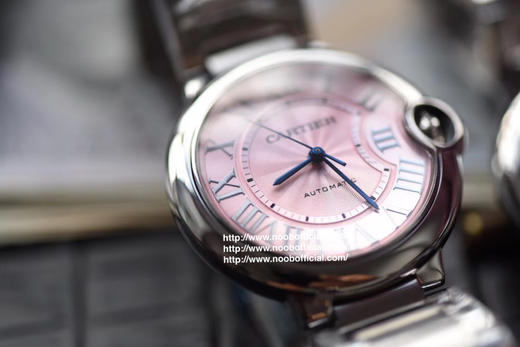 V6蓝气球V7版本 33mm/36mm日本机械
进口油墨印刷，保证字体光泽饱满。超精密镀银扭索雕纹表盘，底纹放大多少倍依然光滑无瑕疵。进口蓝色尖晶石，绽放迷人幽兰之光 商品图3