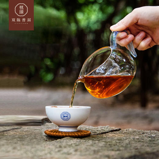 双陈2020年【班章孔雀青饼】生茶1套(357克/片  7片/套) 商品图7