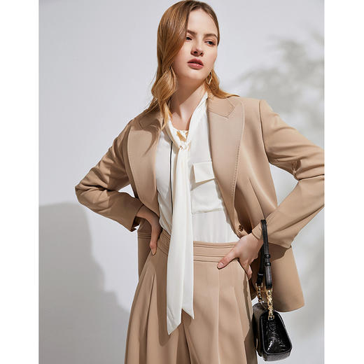 EITIE爱特爱春季新款时尚通勤翻领收腰一粒扣显瘦西装外套女6303008 商品图3