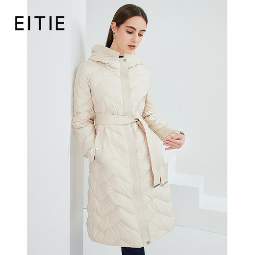 EITIE爱特爱冬季新款简约经典百搭收腰保暖连帽羽绒服外套女6411105 商品图5