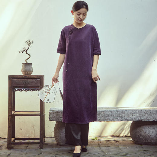 新款中式长款斜襟复古花扣龟裂纹香云纱连衣裙B20490珺 。 商品图0