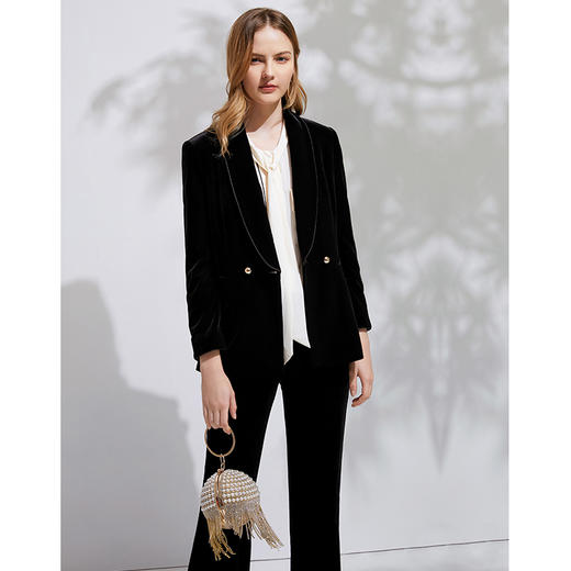 EITIE爱特爱春季新款洋气复古翻领收腰显瘦丝绒西装外套女6303007 商品图4