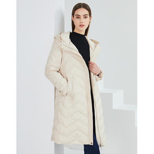 EITIE爱特爱冬季新款简约经典百搭收腰保暖连帽羽绒服外套女6411105 商品图8