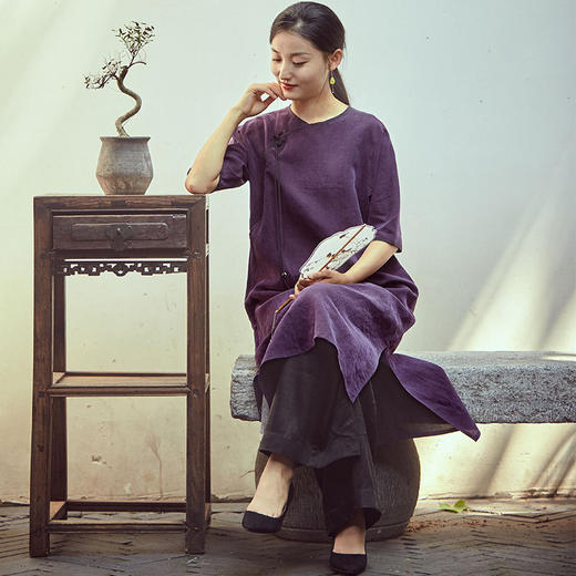 新款中式长款斜襟复古花扣龟裂纹香云纱连衣裙B20490珺 。 商品图1