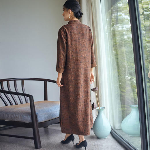 2020秋季新品拼接斜襟立领龙纹香云纱改良宽松旗袍YU0040 。 商品图3