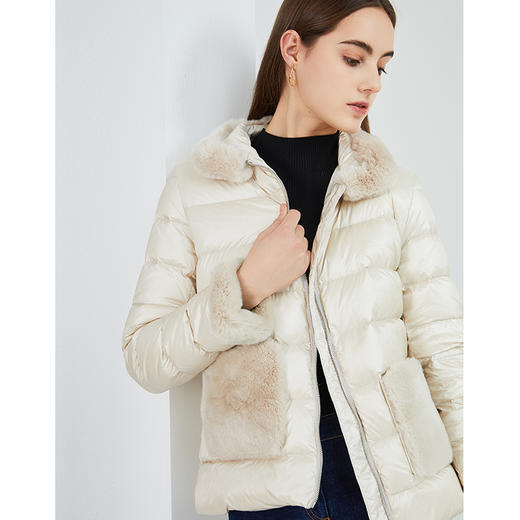 故障 EITIE爱特爱冬季新款保暖兔毛立领洋气显瘦短款外套羽绒服女6411106 商品图3