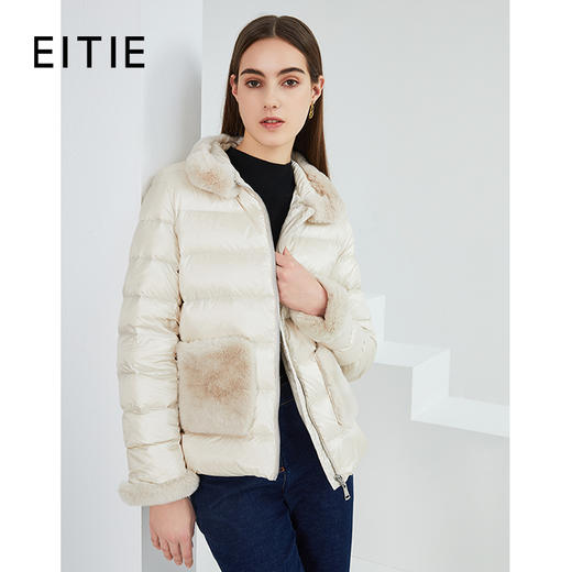 故障 EITIE爱特爱冬季新款保暖兔毛立领洋气显瘦短款外套羽绒服女6411106 商品图0